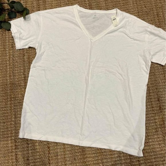NWT aerie V-Neck Tee - Picture 5 of 5